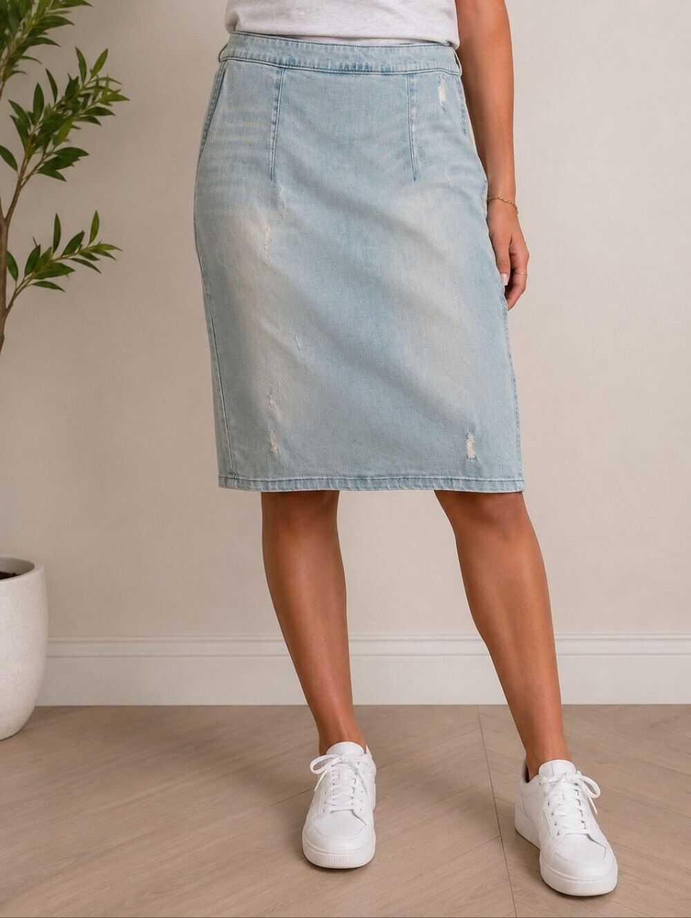 VERO MODA ONE FASHION DISTRESSED DENIM PENCIL SKIRT SIZE 10